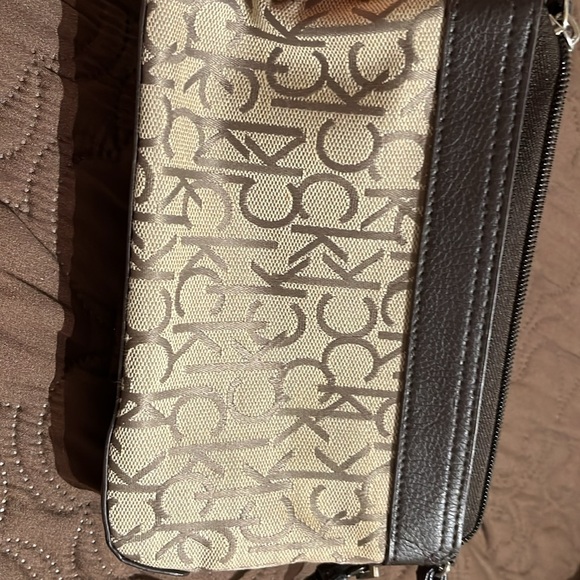 Calvin Klein women’s CK signature wristlet Clutch Wallet Brown with zipper - Picture 2 of 7